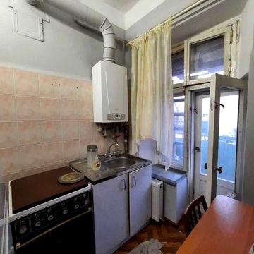 Двухкомнатная на среднем этаже с балконом