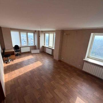 БЕЗ%. 2-к кв-ра , 78 м², вул. Макіївська, 10-А, Пріорка