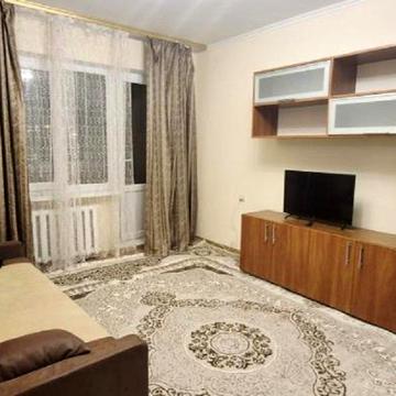 Оболонська пл. (Дружби Народів СРСР), 8