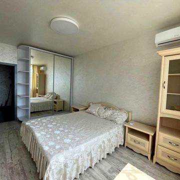 Здається в оренду 2-к квартира-студія в ЖК "V квартал"