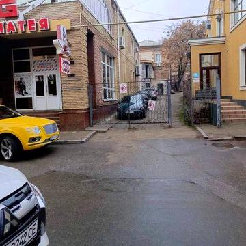 Квартира в центрі  під житло або бізнес