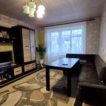 Продам затишну  4-х кімнатну квартиру.