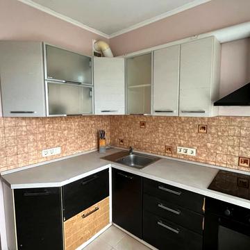 Композитора Лятошинського вул., 2