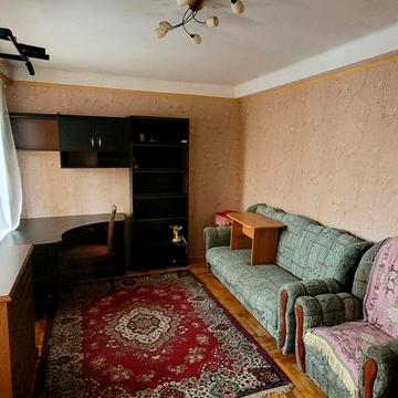 Велика двокімнатна квартира у центрі Бабурки