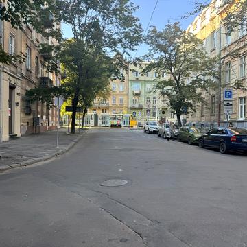 Сергія Єфремова вул., 7