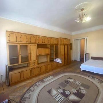 Здається 1-кімнатна квартира в Центрі.