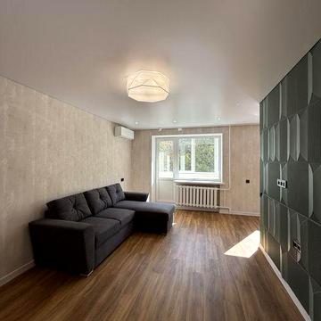 Однокімнатна з новим ремонтом в тихому центрі міста