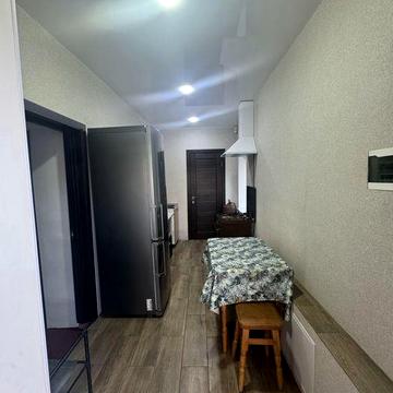 Сдам полдома на Музыченко !!! 2 комнаты , новая кухня и санузел