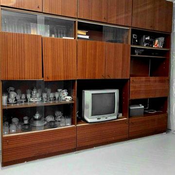 Двокімнатна (світло цілодобово) біля метро Берестейська