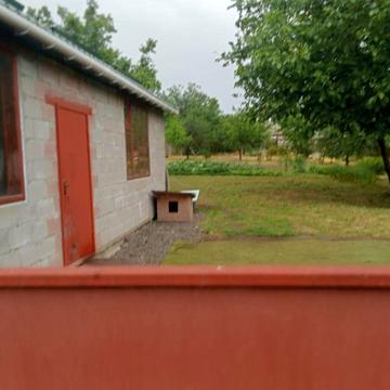 Продам Будинок - дачу з гаражем під однимм дахом присадибною ділянкою