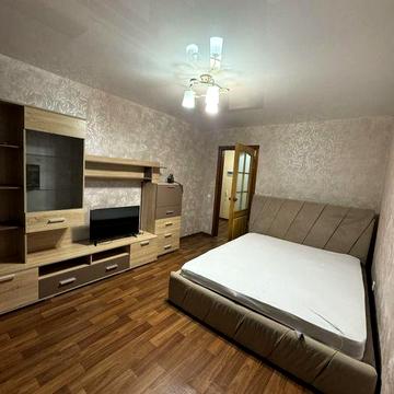 Свободна!Видовая однушка на подоле!Новострой!Автономное отопление!