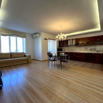 Простора 3-кімнатна квартира 110 м² вул. Анни Ахматової 31