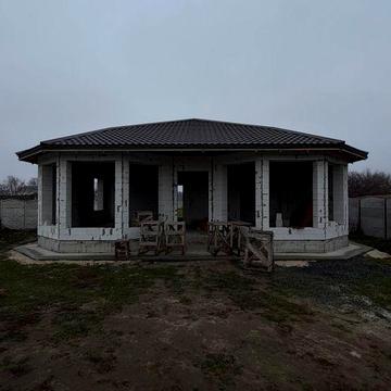 Продам будинок новобудову в місті, район каравана