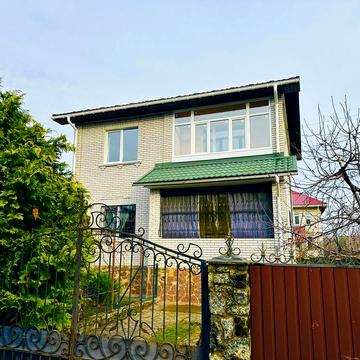 Дом с ремонтом и с убежищем. Участок 10 соток. Гараж