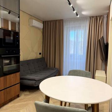 Вільна оренда укомплектованої 1 кімнатної квартири в центрі міста!