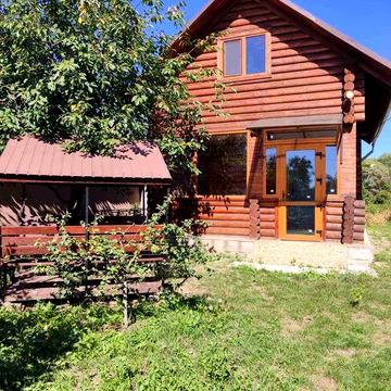 Новобудова  С.Количівка поряд з озером