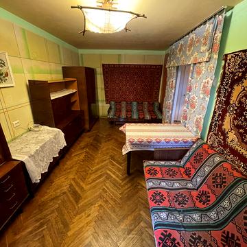 Вацлава Гавела бульв. (Івана Лепсе), 7-Б