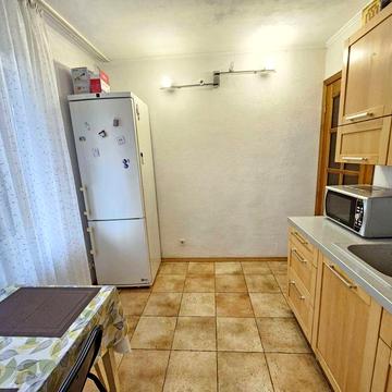 Продам однокімнатну квартиру Зої Гайдай 12/10 , метро Мінська