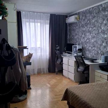 Продам однокімнатну квартиру Зої Гайдай 12/10 , метро Мінська