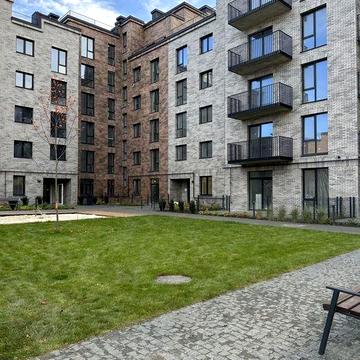 Продам велику 1 кімнатну квартиру з власним патіо