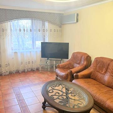 Оренда Довготривала , 3 кімнатна квартира, 2 поверх, цегла, Росвигово