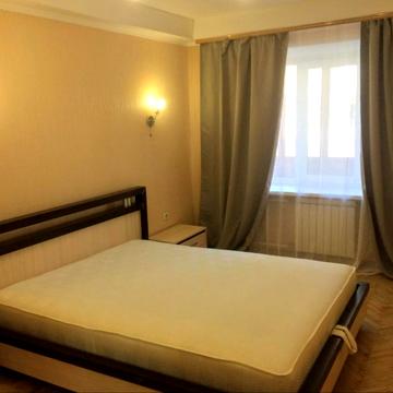 Велика Васильківська вул. (Червоноармійська), 102