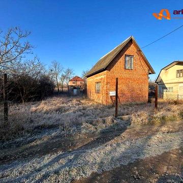 Дачний будинок з ділянкою за 20 хвилин від центру