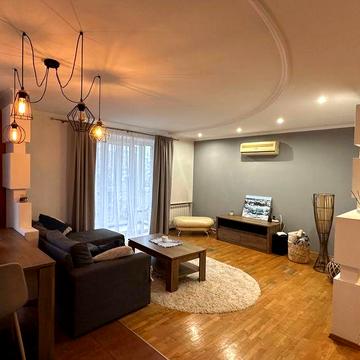 Власник Оренда студія 3кімнатна  Молоді