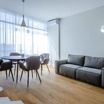 Деміївська вул., 33