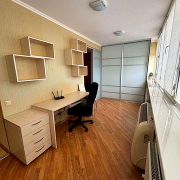 Простора 1-кімнатна квартира на Митниці