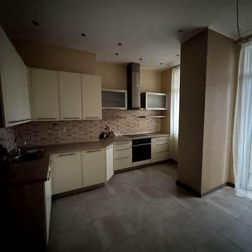 Продажа 2 ком с ремонтом в центре Киева .