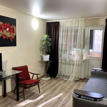 Героїв Крут вул. (Валентини Терешкової), 4