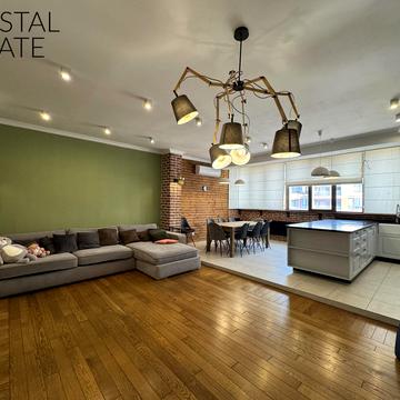 Незалежності вул., 8Б