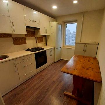 Продам 2-к квартиру з ремонтом у центрі