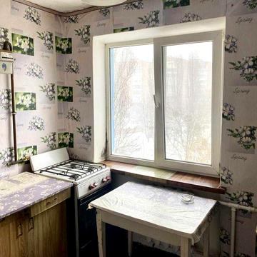 Двокімнатна поряд з ТРЦ Київ