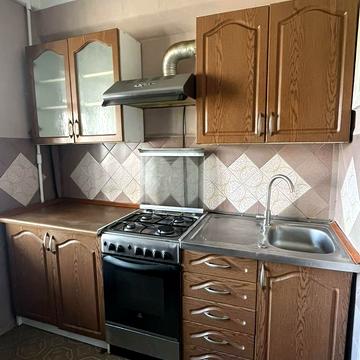 Йорданська вул. (Лайоша Гавро), 8