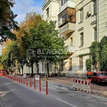 Продаж, 77м2 квартира на 1 поверсі, гарний варіант під офіс, Центр