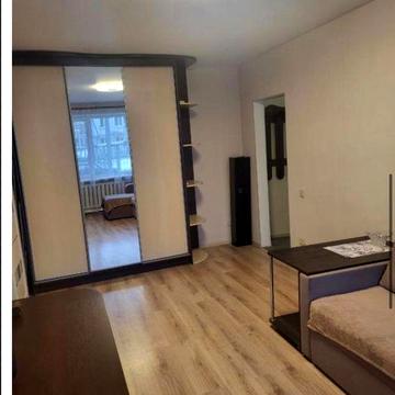 Григоровское шоссе 83а. Двухкомнатная с ремонтом. Холодная гора.