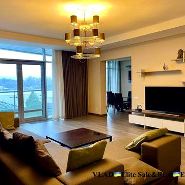 ЖК Преміум класу “Riviera Riverside”, вул. Р.Окіпної 18. Вид на Дніпро