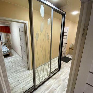 Здам 2 комнатную квартиру на Тополь 1