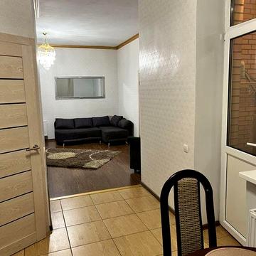 Оренда 2-хкімната 60 кв/м в центрі, метро, Чорновола 2