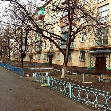 Ореста Левицького вул. (Академіка Курчатова), 19