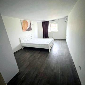 Сдам без посредн 2х комн кв. Раздельные спальни.