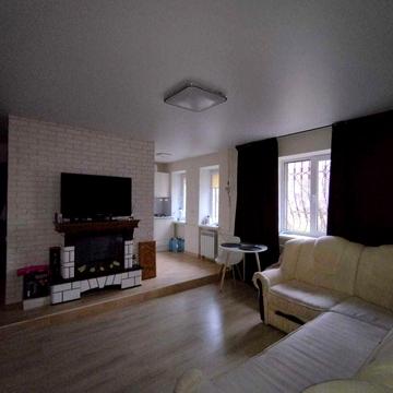 Продається 2-кімнатна на Севастопольській площі. єВідновлення