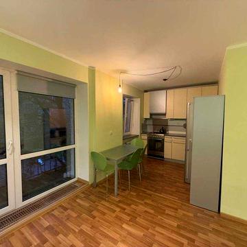 2 комн. кв. возле м. Житомирская, ул. Гетьмана Кирилла Разумовского, 8