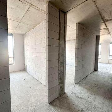 ПРОСТОРА 3-х кімнатна квартира у НОВОБУДОВІ з кухнею студією 30 м кв!