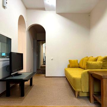 ЗАВЖИ Є СВІТЛО! Центр міста. Оренда 1-к. квартири 34 м2 - Десятинна 13