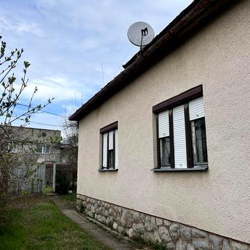 Приватизована ділянка 35 соток дім 85 м2 Берегово  вул. Томпи Мігая 93