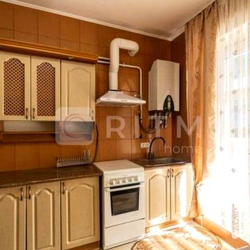 Оренда великий будинок, напівособняк з власним подвірям