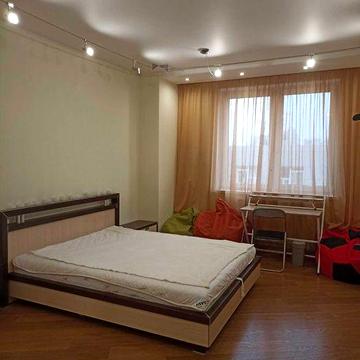 Здам 3 кім.кв Дніпровський рн,вул.Раїси Окіпної 8,метро 7хв,пішки.